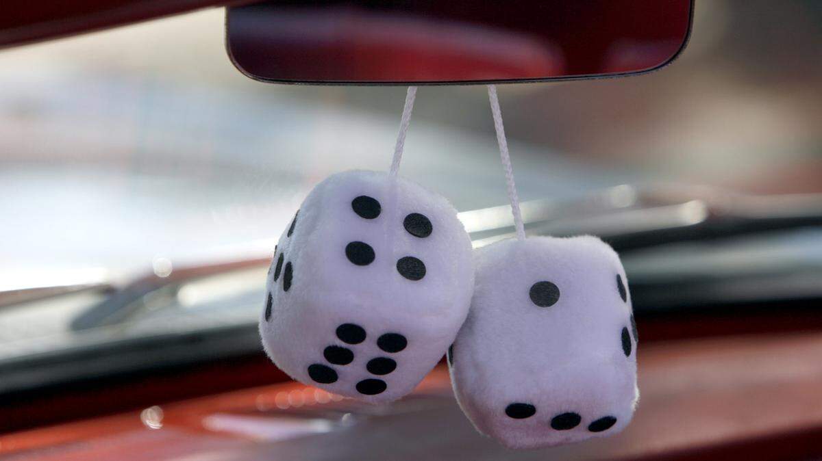 Can you hang items from your rearview mirror in Missouri or Kansas? What the laws say