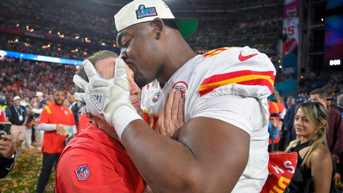 Kansas City Chiefs defensive tackle Chris Jones (95) kisses defensive coach Steve Spagnuolo after the Chiefs defeated the Eagles, 38-35, to win Super Bowl LVII on Sunday, Feb. 12, 2023, at State Farm Stadium in Glendale, Arizona.