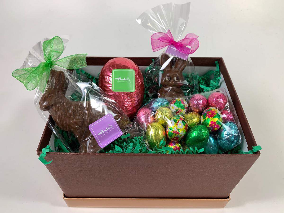 Andre’s Kids Easter Box with two chocolate bunnies, chocolate egg with with chocolate almonds and foil-wrapped chocolate eggs.