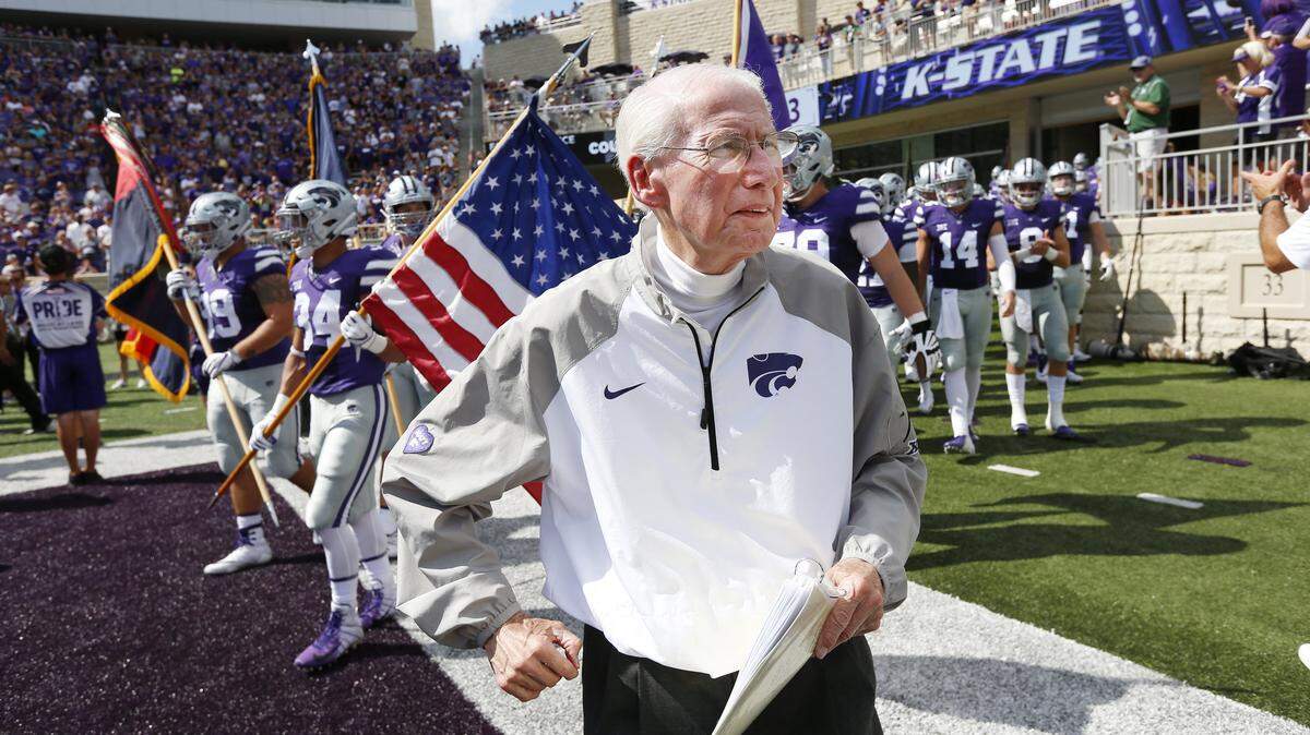 Former Kansas State coach Bill Snyder thanks Kansas Staters for their support.
