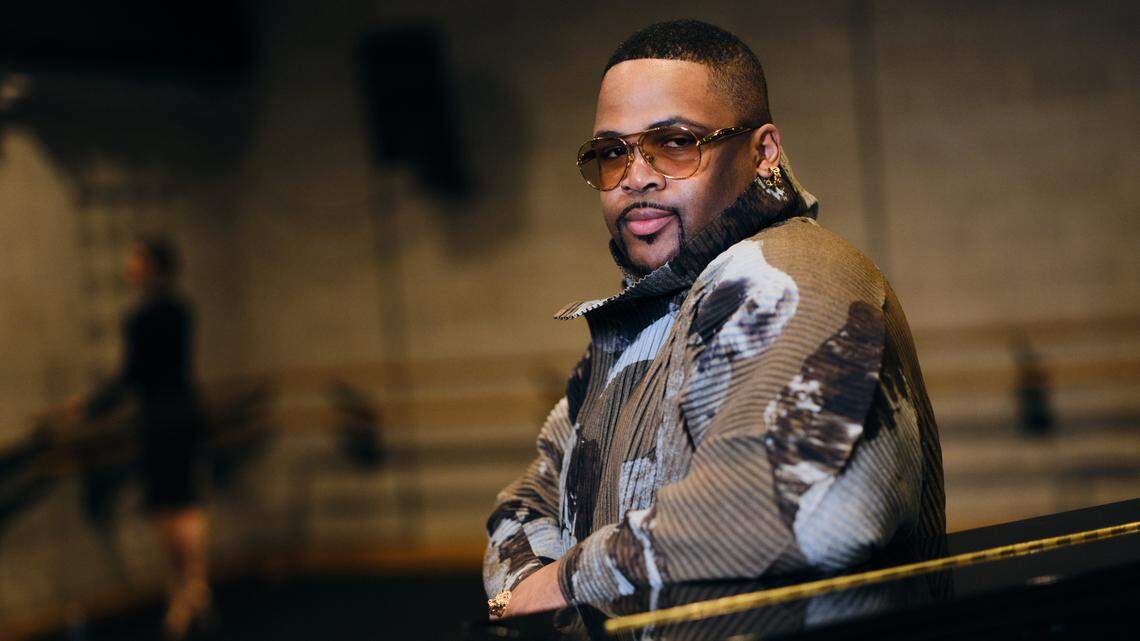 ‘Absolute honor.’ Taylor Swift dancer Kameron Saunders receives UMKC alumni award