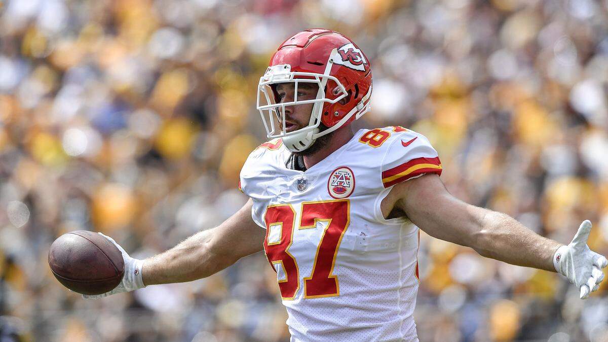 Kansas City Chiefs tight end Travis Kelce celebrates his touchdown reception in the first quarter during Sunday’s football game against the Pittsburgh Steelers on September 16, 2018 at Heinz Field in Pittsburgh, PA.