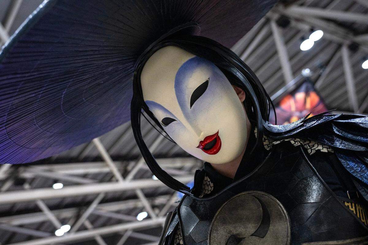 Erin Carpenter cosplays as the character Washi from Kubo and the Two Strings during Planet Comicon at the Kansas City Convention Center on Friday, March 21, 2025.