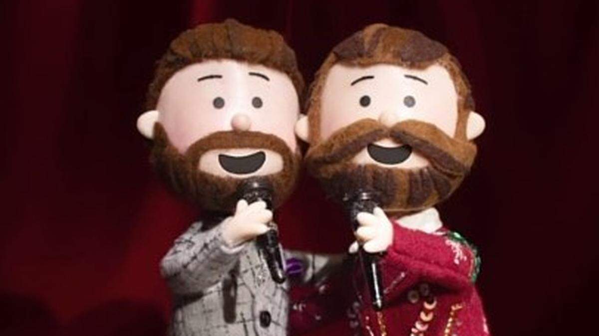 That’s Travis and Jason Kelce.