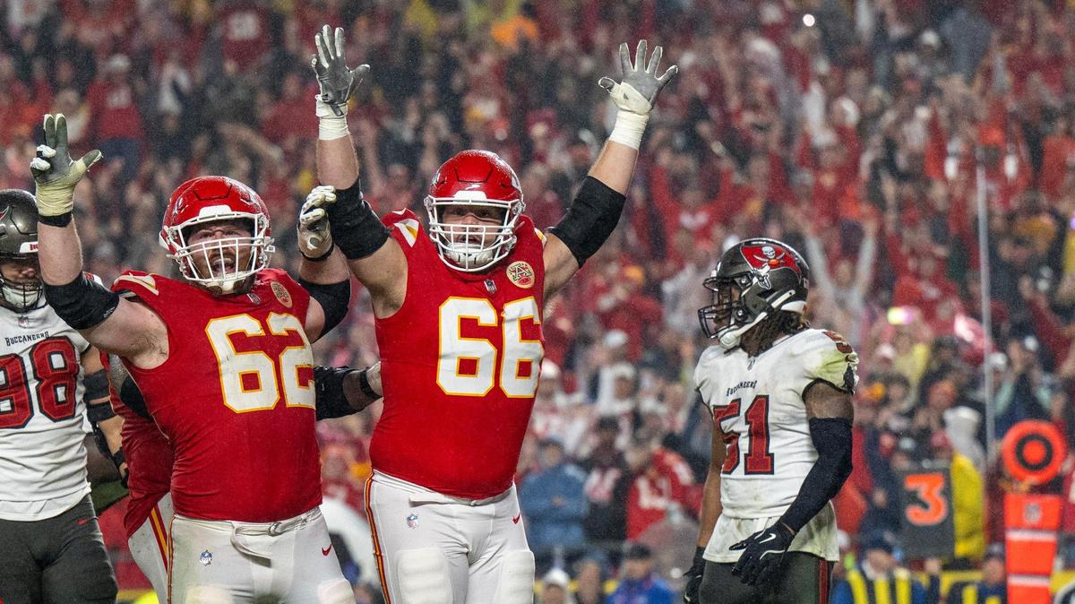 Kansas City Chiefs guards Joe Thuney (62) and Mike Caliendo (66) cheer as running back Kareem Hunt (29) scores the game-winning touchdown in overtime, securing a 30-24 victory over the Tampa Bay Buccaneers on Monday, Nov. 4, 2024, at GEHA Field at Arrowhead Stadium.