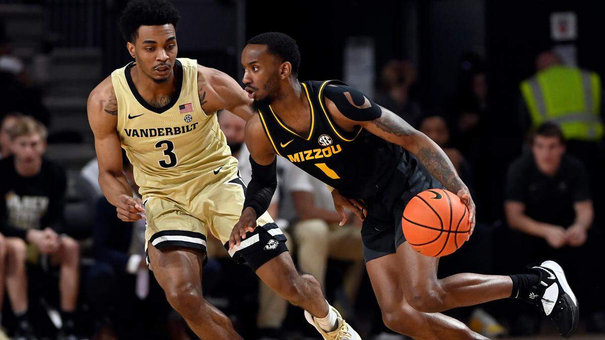 Missouri guard Amari Davis is defended by Vanderbilt guard Rodney Chatman during the first half on Tuesday, Feb. 8, 2022, in Nashville, Tenn.
