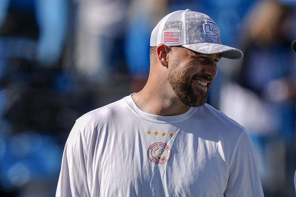 Nov 24, 2024; Charlotte, North Carolina, USA; Kansas City Chiefs tight end Travis Kelce (87) during pregame warmups against the Carolina Panthers at Bank of America Stadium. Mandatory Credit: Jim Dedmon-Imagn Images