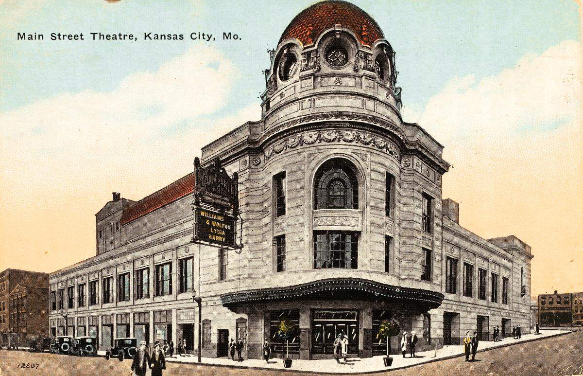 The R.K.O. Missouri Theater (1921–1985, reopened in 2008 and now a B&B Theater) introduced Kansas City to 3D films in 1953, requiring audiences to wear special Polaroid glasses for the experience.