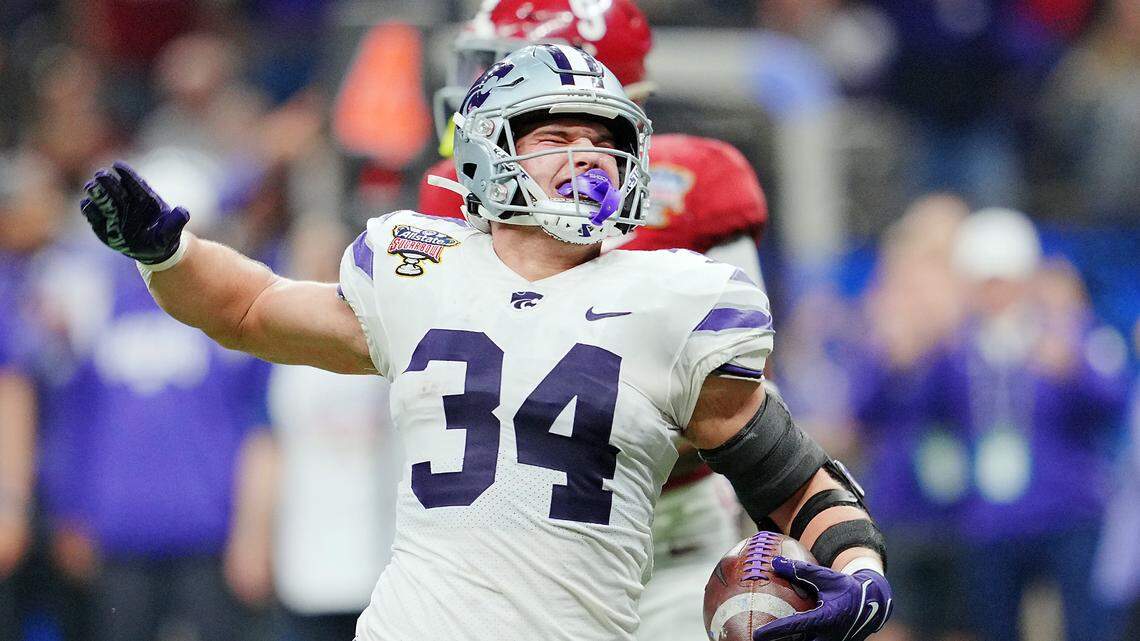 Kansas State Wildcats tight end Ben Sinnott (34) reacts after getting a first down against the Alabama Crimson Tide during the first half in the 2022 Sugar Bowl at Caesars Superdome on Dec. 31, 2022.