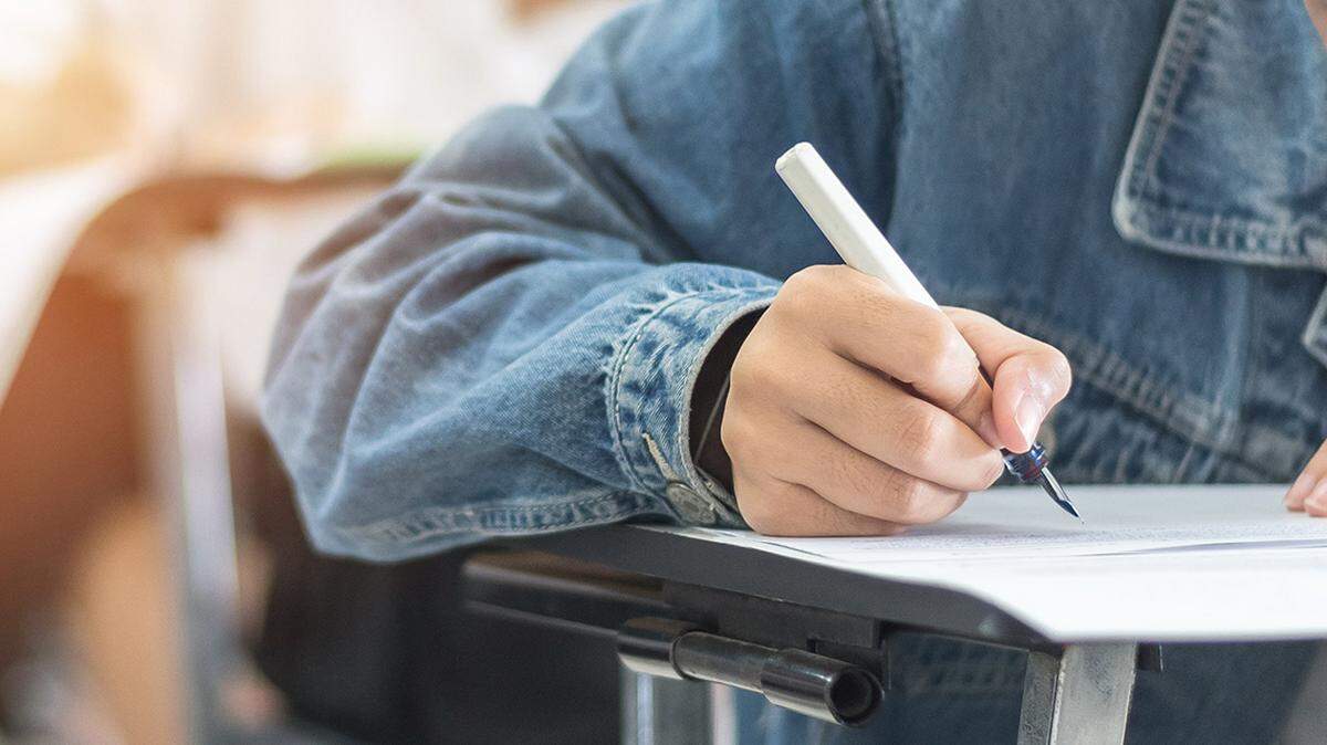 Missouri legislators are again pushing to make learning to write cursive mandatory for students in kindergarten through fifth grade. 