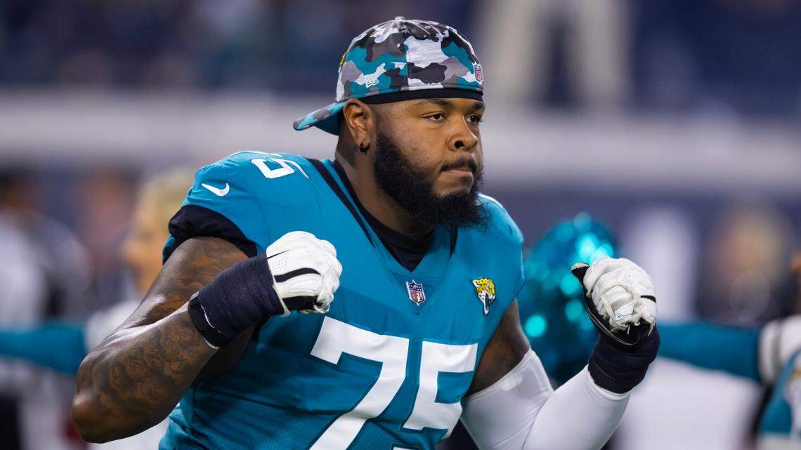 The Chiefs are signing former Jacksonville Jaguars tackle Jawaan Taylor to a contract, according to ESPN’s Adam Schefter.