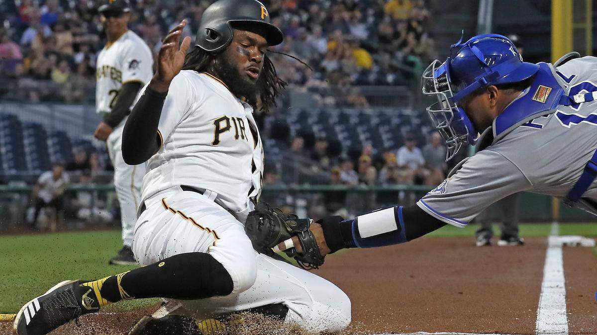 Kansas City Royals catcher Salvador Perez, right, tags out Pittsburgh Pirates’ Josh Bell who was attempting to score on a single by Pirates’ Francisco Cervelli in the first inning of a baseball game in Pittsburgh, Wednesday, Sept. 19, 2018. (AP Photo/Gene J. Puskar)