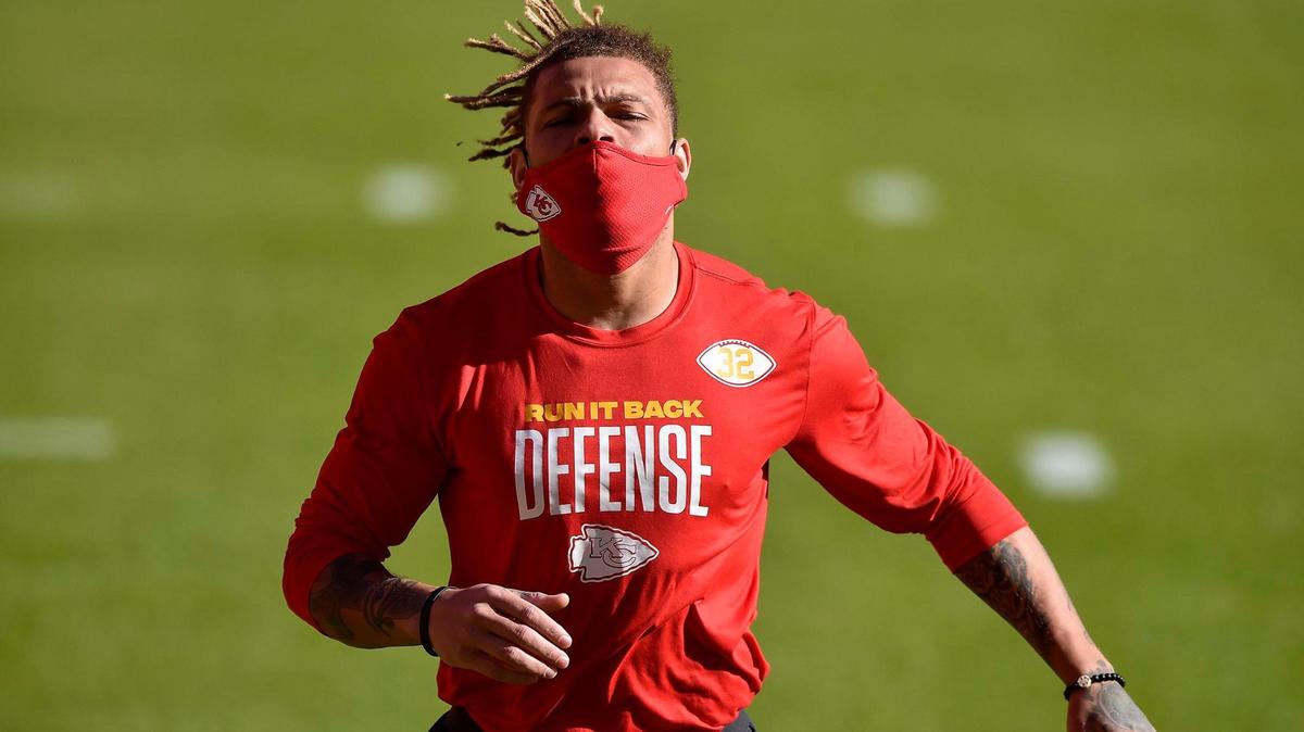 Kansas City Chiefs strong safety Tyrann Mathieu warms up before the Kansas City Chiefs game against the New York Jets at Arrowhead Stadium Sunday, Nov. 1, 2020.