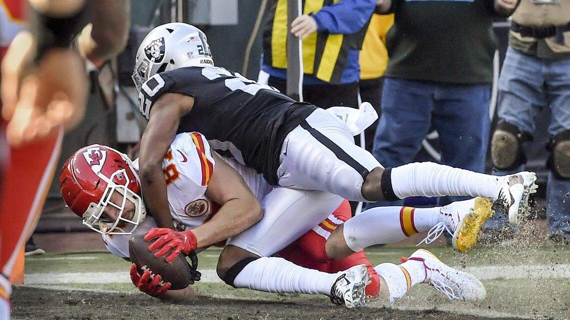 In Week 13, ‘magician’ Mahomes hits Kelce twice as part of four-TD day vs. Raiders