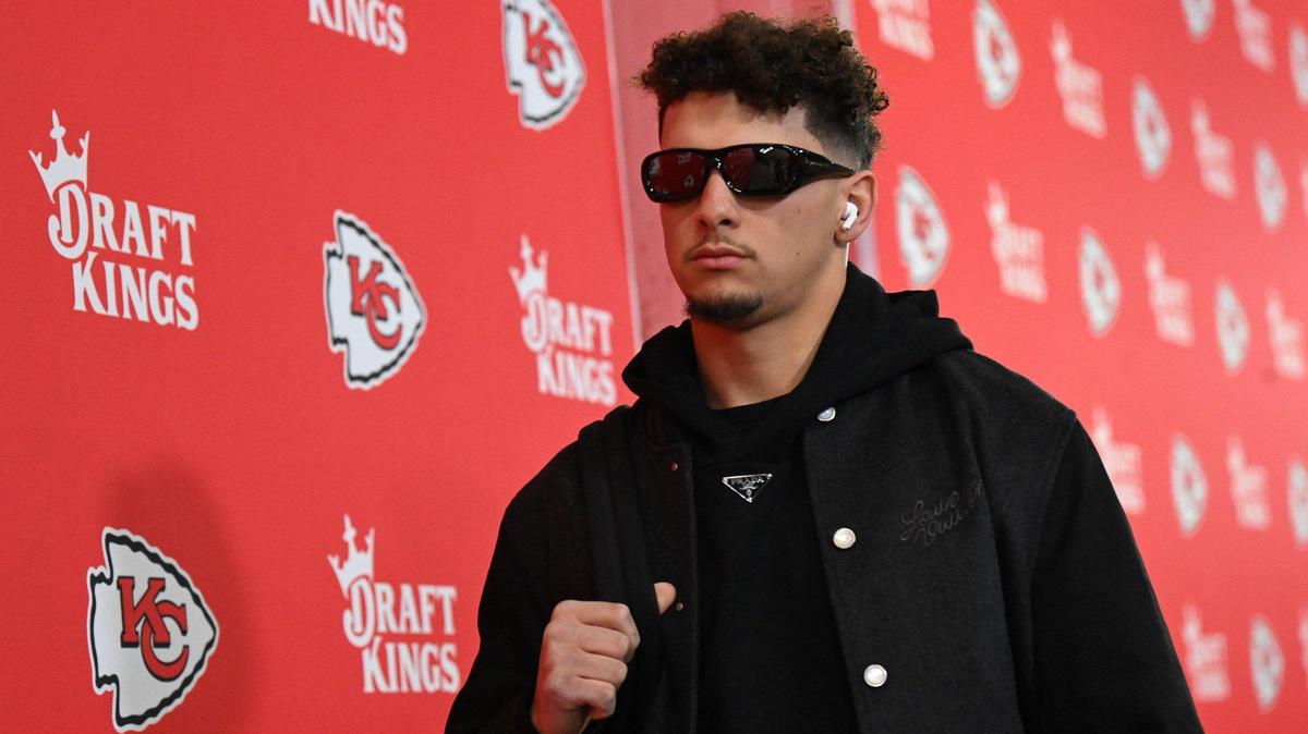 Kansas City Chiefs quarterback Patrick Mahomes wore all black as he arrived to the AFC Championship Game on Sunday at GEHA Field at Arrowhead Stadium.