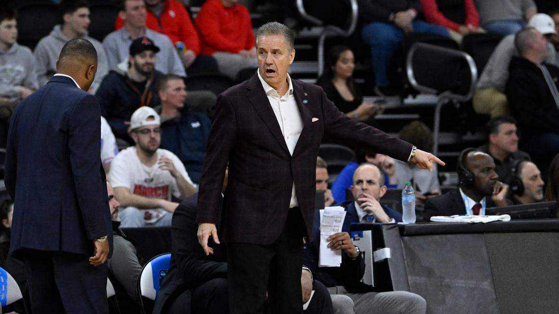 Which SEC basketball teams have made big moves in the transfer portal?