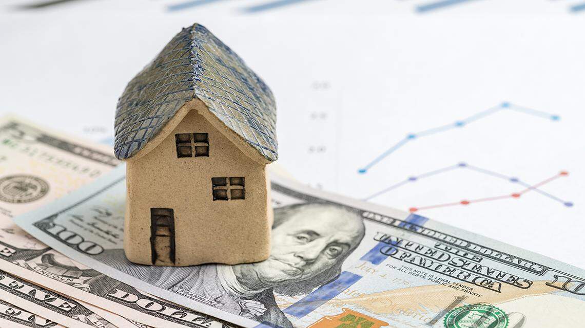 42% of Kansas young adults moved back in with parents this year: study