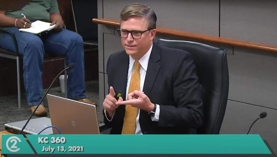 At a July 13 meeting of a new board of officials and community leaders seeking to reduce crime in Kansas City, Dan Nelson, chief deputy prosecutor to Prosecutor Jean Peters Baker, made a presentation showing how the police department’s efforts to make arrests on low-level drug violations have resulted in few convictions.