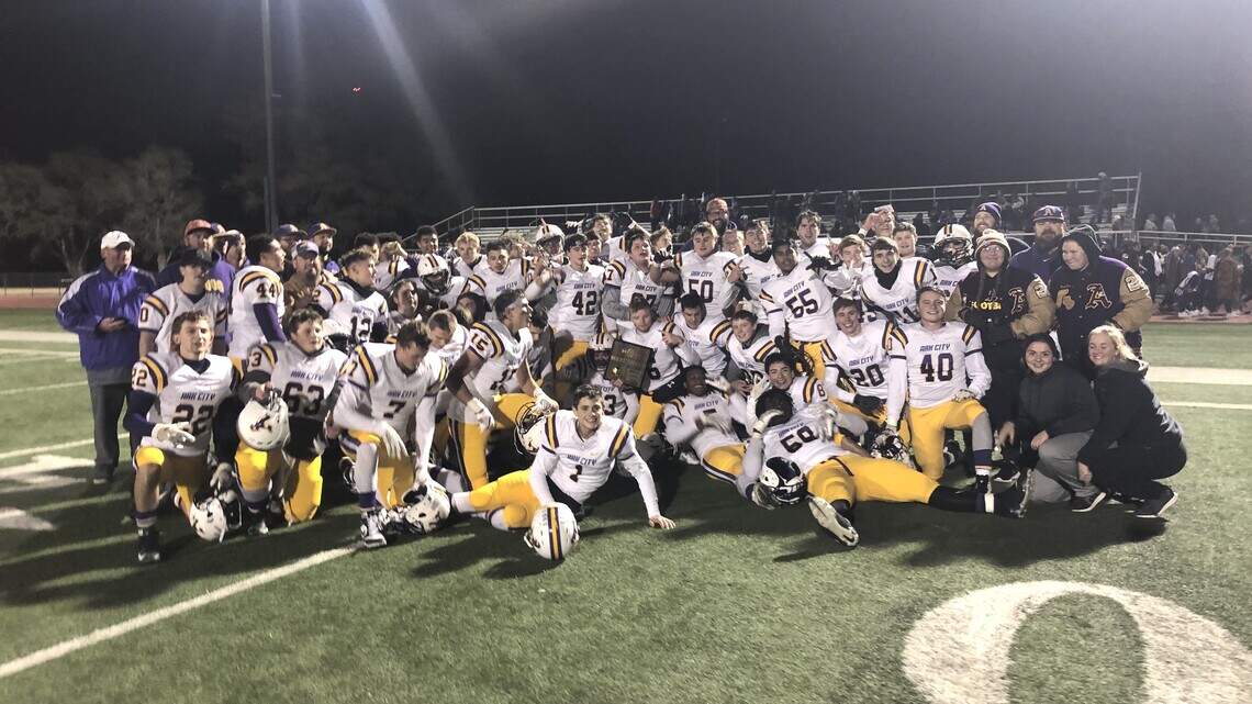 Ark City defeats rival Winfield to advance to Class 4A football quarterfinals