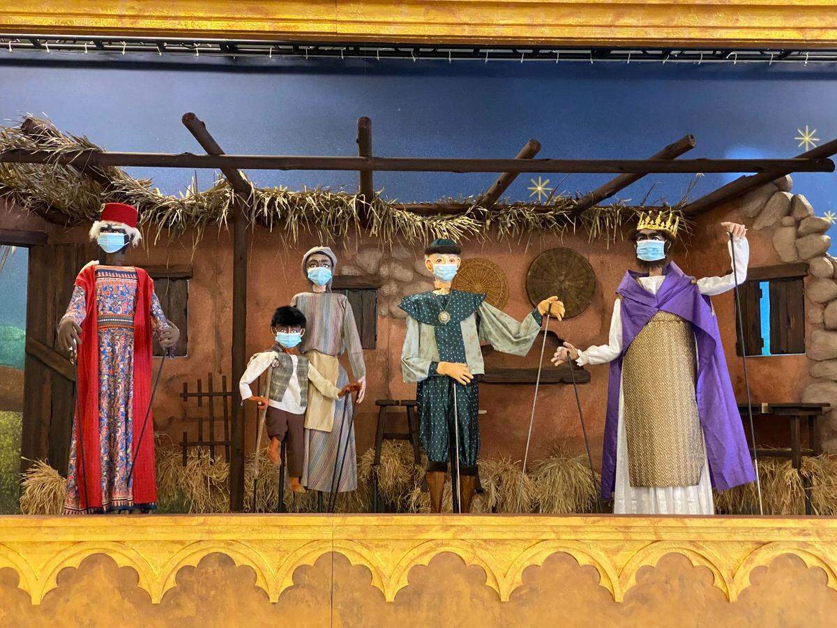 Puppets designed by local puppet master Paul Mesner are featured in the Lyric Opera production.