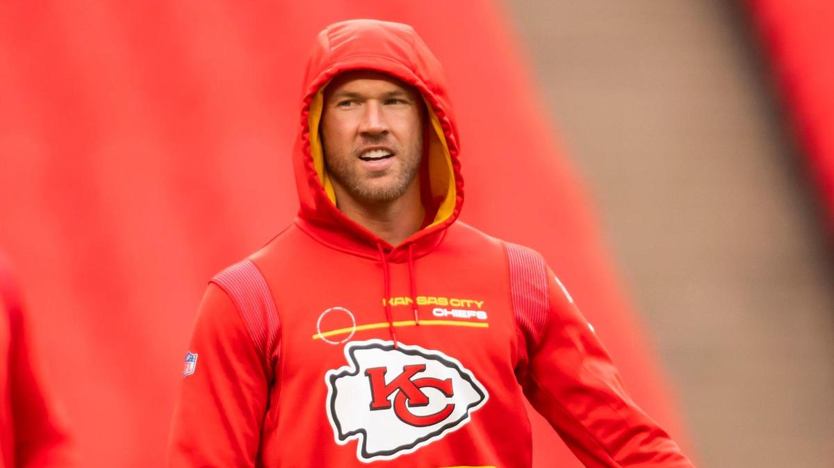 Chiefs safety Daniel Sorensen (49) prepare for warmups prior to the game between the Kansas City Chiefs and the Pittsburgh Steelers on December 26, 2021, at Arrowhead Stadium in Kansas City, Missouri.