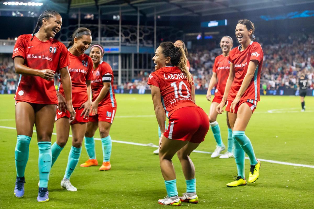 KC Current Midfielder Lo’Eau Labonta (10) dances in front of teammates after converting a penalty kick for the tying score during the game against the Angel City FC on Friday August 19, 2022 at Children’s Mercy Park in Kansas City, Kansas.