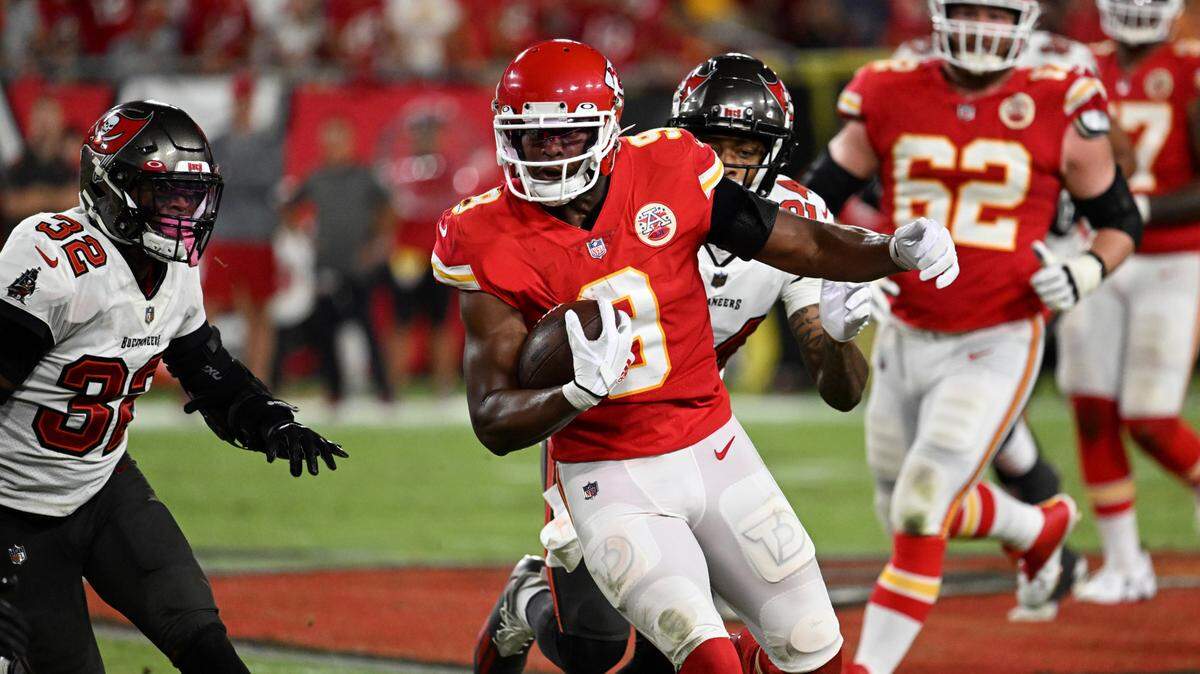Kansas City Chiefs wide receiver JuJu Smith-Schuster (9) carries the ball during the second half of an NFL football game against the Tampa Bay Buccaneers Sunday, Oct. 2, 2022, in Tampa, Fla.