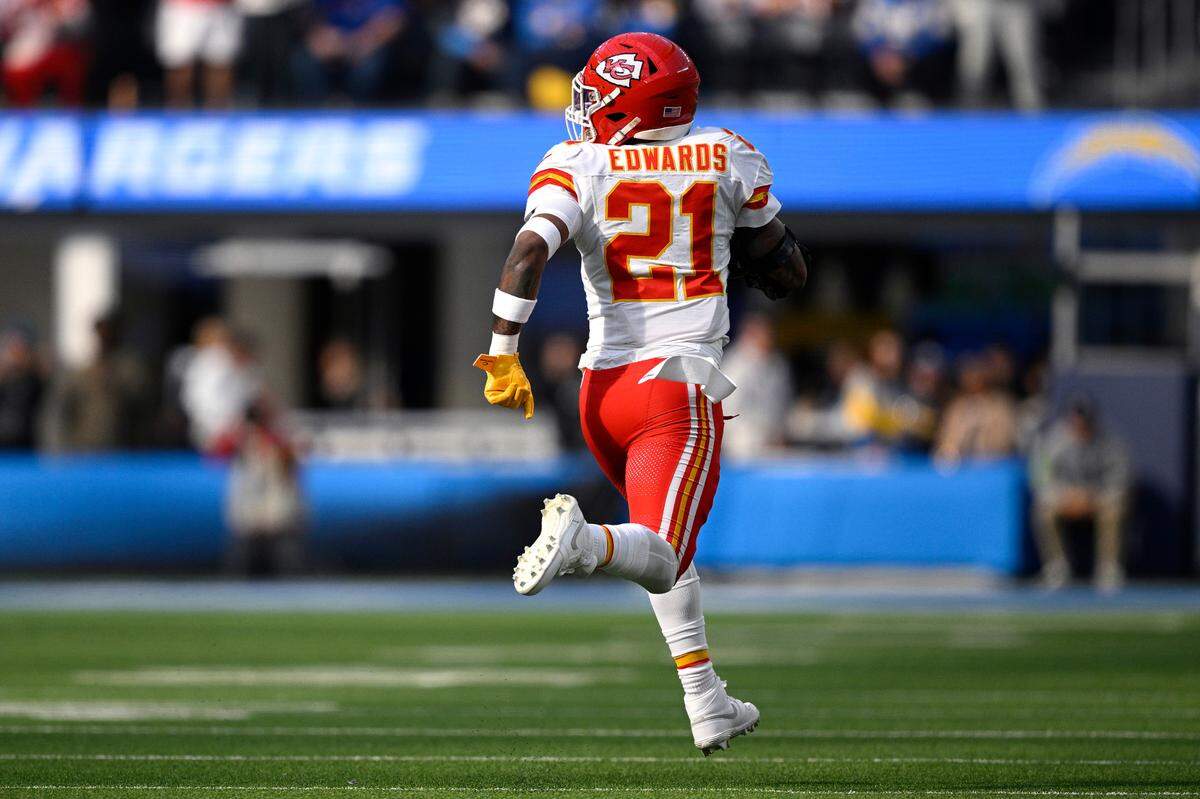 Chiefs safety Mike Edwards returns a fumble for a 97-yard touchdown during the first half of Sunday’s regular-season finale in L.A. against the Chargers at SoFi Stadium.