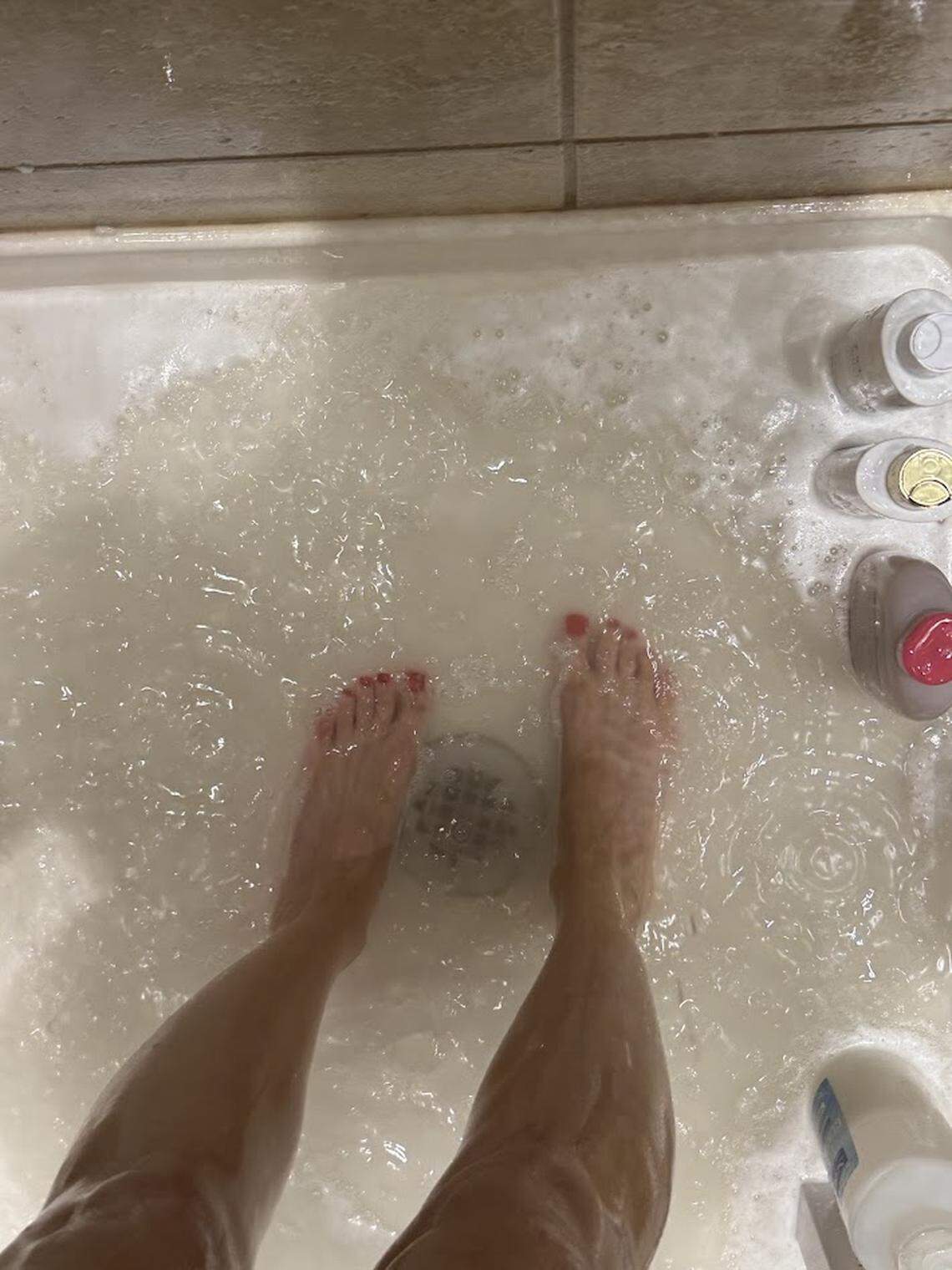 Rebecca King of Overland Park and her mother paid more than $5,000 to rent a home in Kansas City for Thanksgiving, only to be greeted, they said, by problems including broken windows, cobwebs, mold and a tub that would not drain.