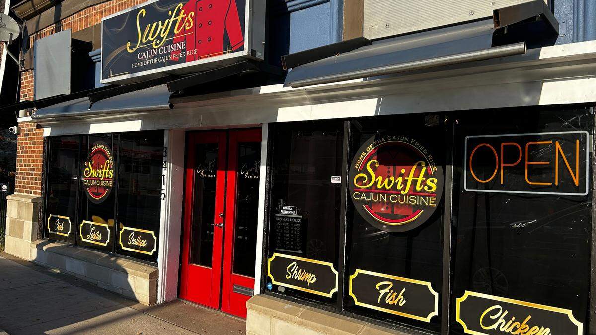 Swift’s Cajun Cuisine has taken over the space formerly occupied by EsKCobar, an Ethiopian and Caribbean fusion restaurant.