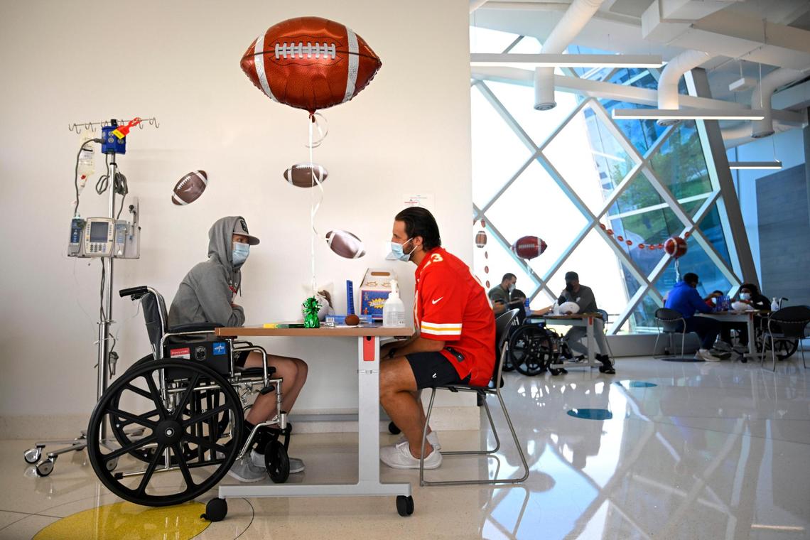Traiten Stanley, 14, of Joplin, Missouri, talked with Kansas City Chiefs tight end Noah Gray on Wednesday at Children’s Mercy Research Institute. Gray and former NFL players visited with the patients as part of NFL Draft week activities.