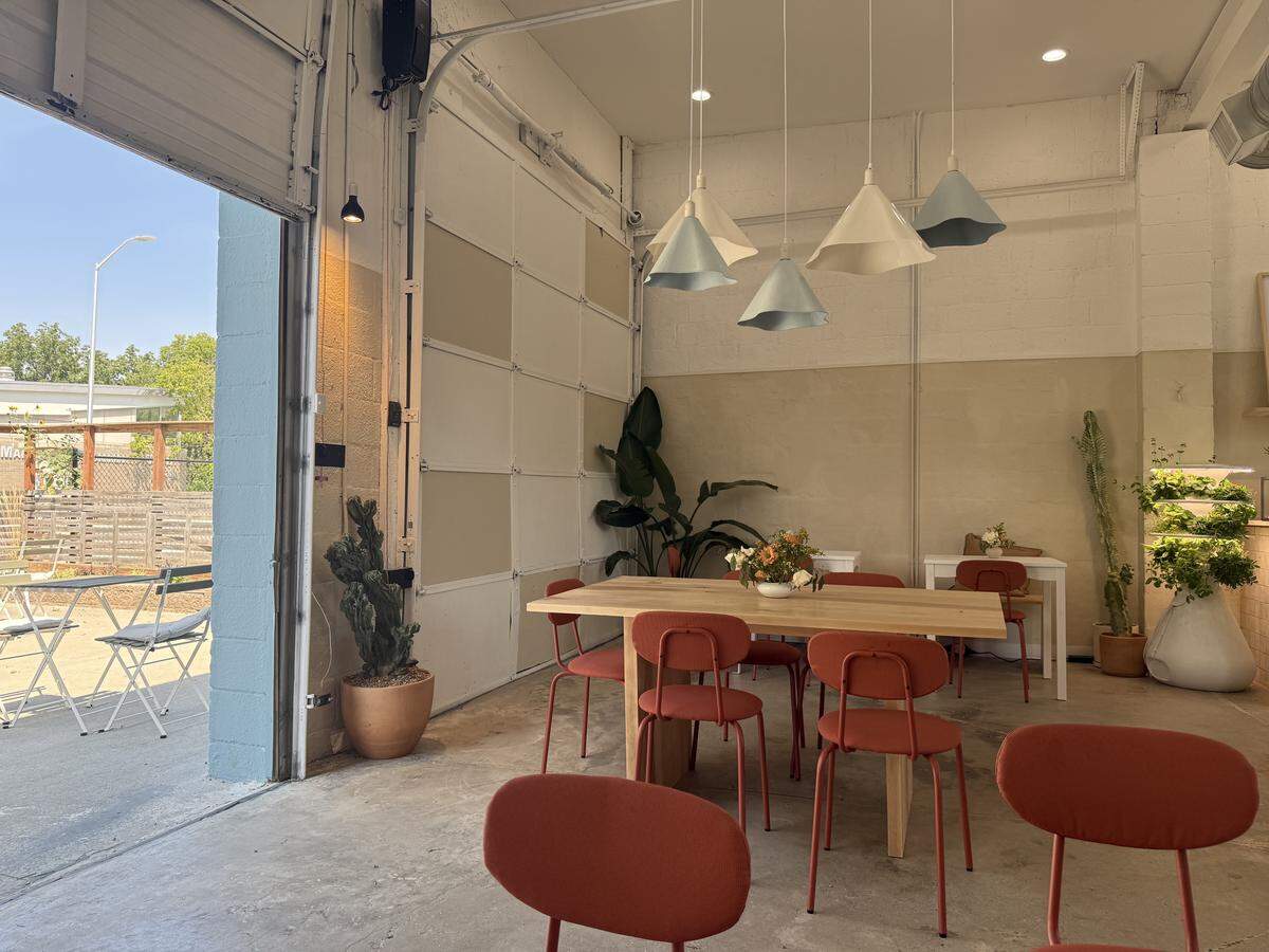 The space has a Coastal style, with cacti, sand-colored walls and more.