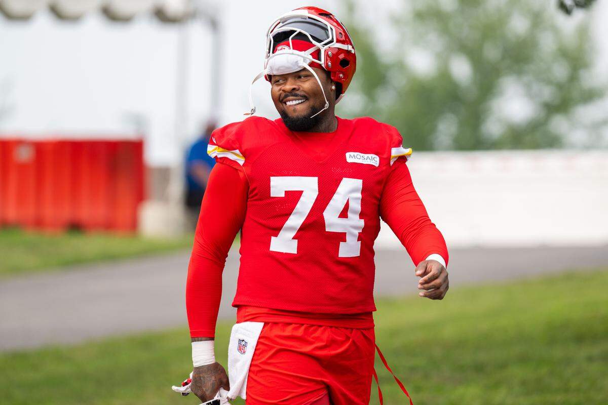 Kansas City Chiefs offensive tackle Jawaan Taylor (74) smiles at fans as he walks towards the practice field at Chiefs Training Camp on Sunday, Aug. 3, 2025 in St. Joseph.