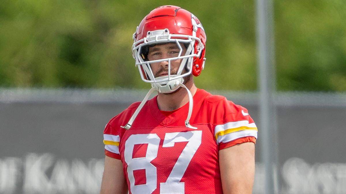 Kansas City Chiefs tight end Travis Kelce (87) warms up during the first day of mini-camp practice at the Chiefs training complex on Tuesday, June 11, 2024, in Kansas City.