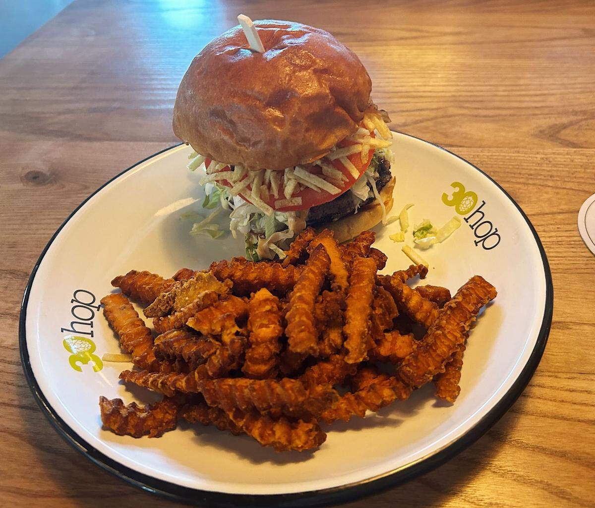 30hop sells burgers, poke bowls, salads and other menu items.