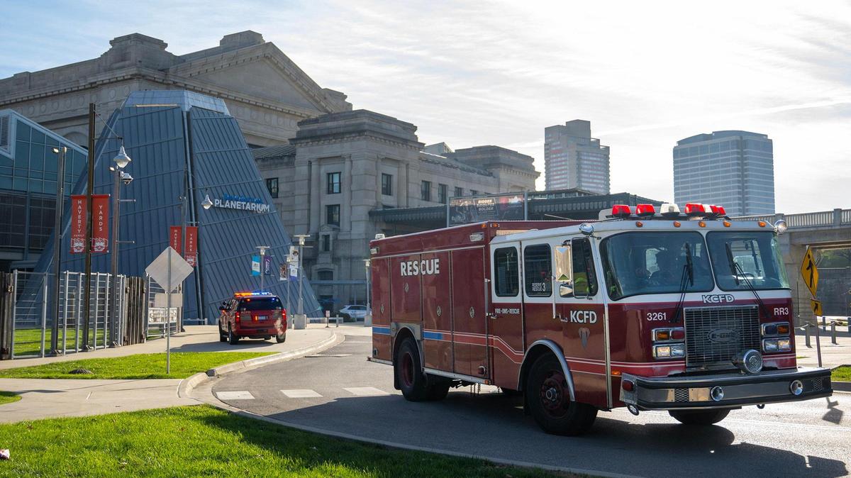Crews from the Kansas City fire department responded to a smokey fire Friday, Nov. 22, 2024, at Union Station. One of the building’s heating and air conditioning units caught fire early Friday, a fire department spokesman said.