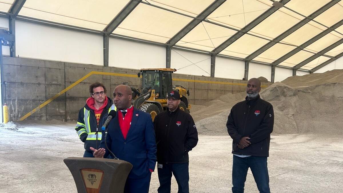 Speaking from a municipal salt storage shed, Kansas City mayor Quinton Lucas said Monday that city officials are confident that public works teams will be able to clear snowfall relatively quickly after a snowstorm set to arrive early Wednesday morning.