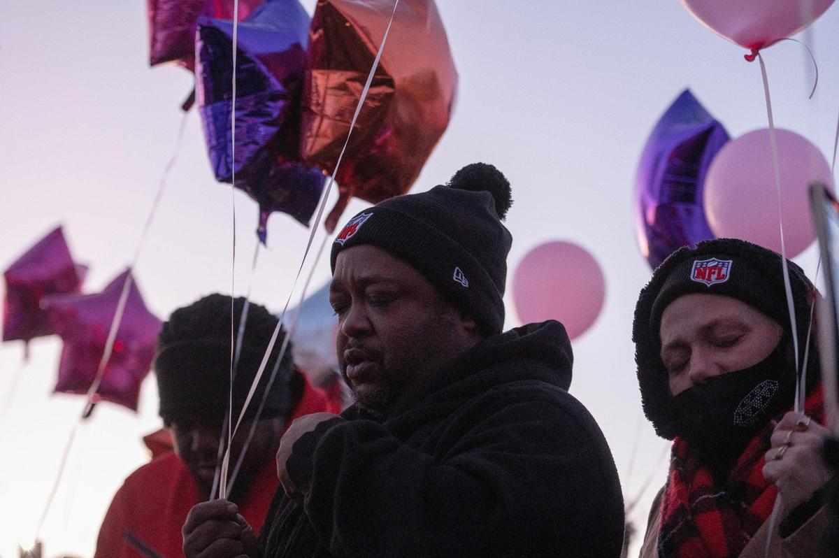 Terry Freeman, uncle of Chelsea Williams, offers a prayer before releasing balloons in a tribute to honor the memory of Williams at Kaw Point Park on Friday, Dec. 29, 2023, in Kansas City. Chelsea, who was pregnant, died following a shooting the day after Christmas in Kansas City