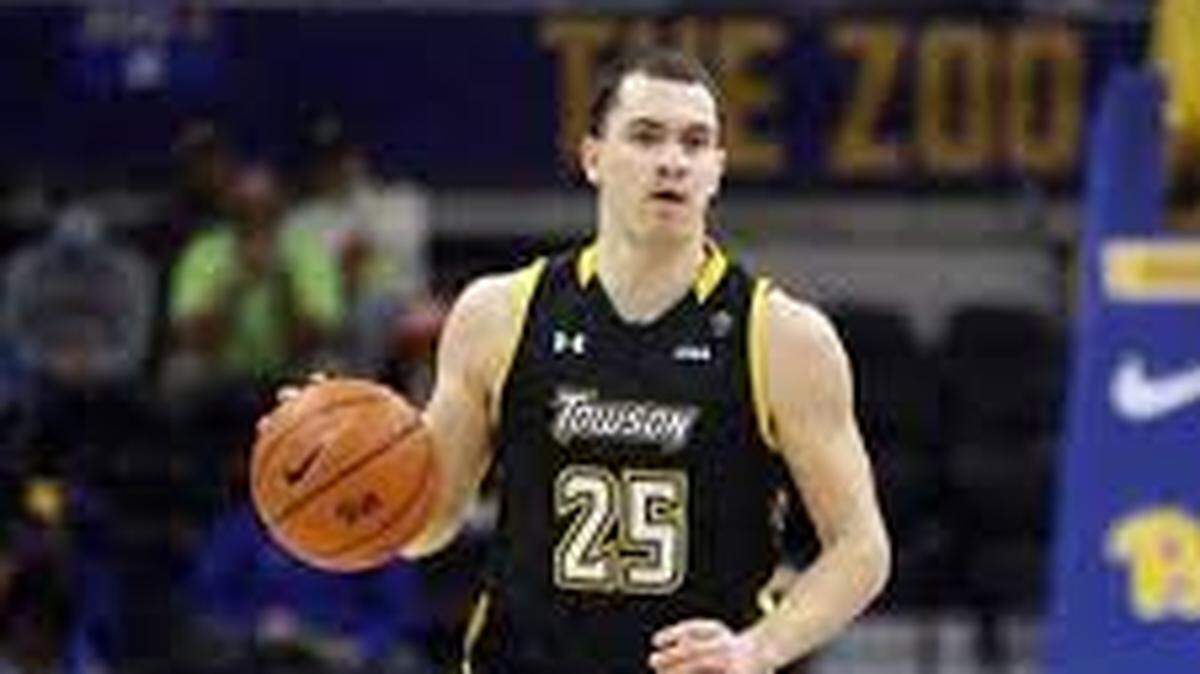 Nicolas Timberlake has announced plans to transfer from Towson to Kansas.