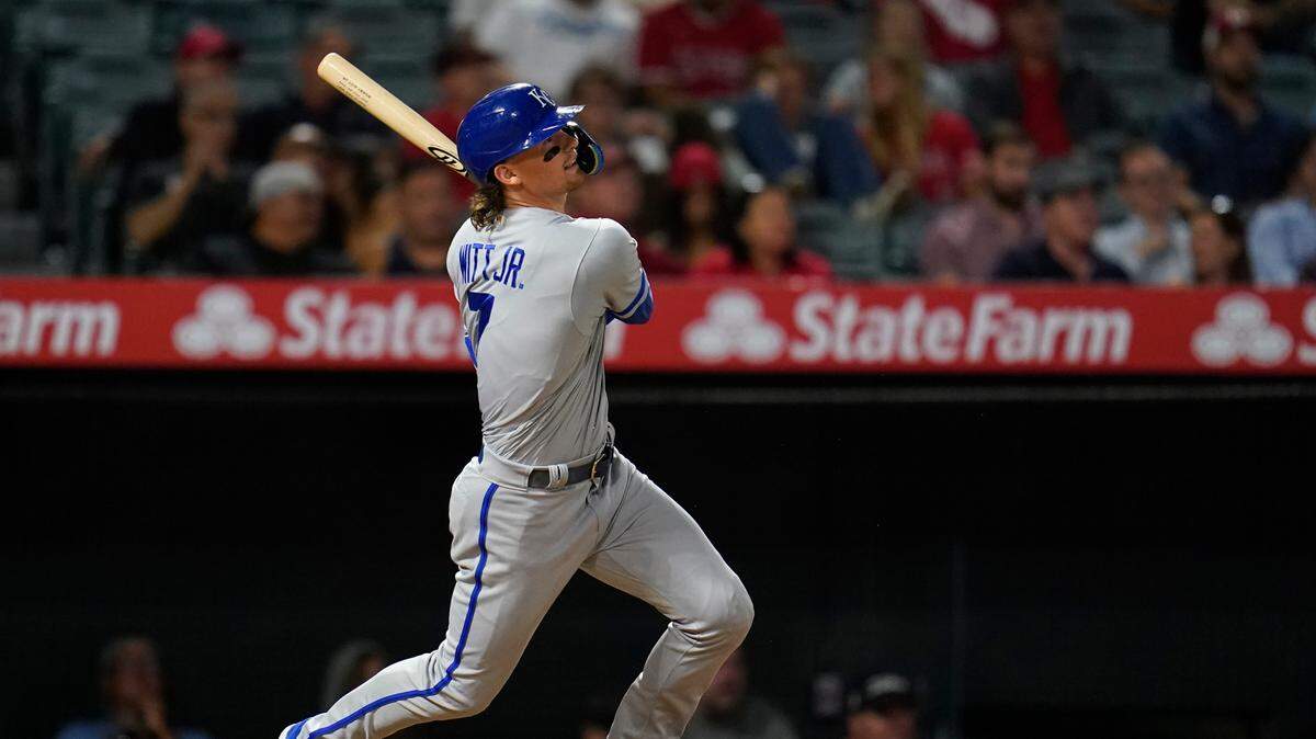 Kansas City Royals’ Bobby Witt Jr. (7) hits a home run during the ninth inning of a baseball game against the Los Angeles Angels in Anaheim, Calif., Tuesday, June 21, 2022. Andrew Benintendi also scored. (AP Photo/Ashley Landis)