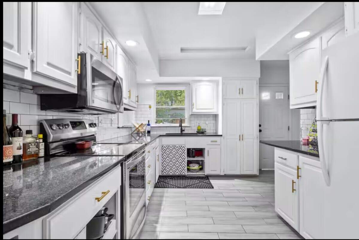 Jamie Burks’ kitchen as advertised on Airbnb