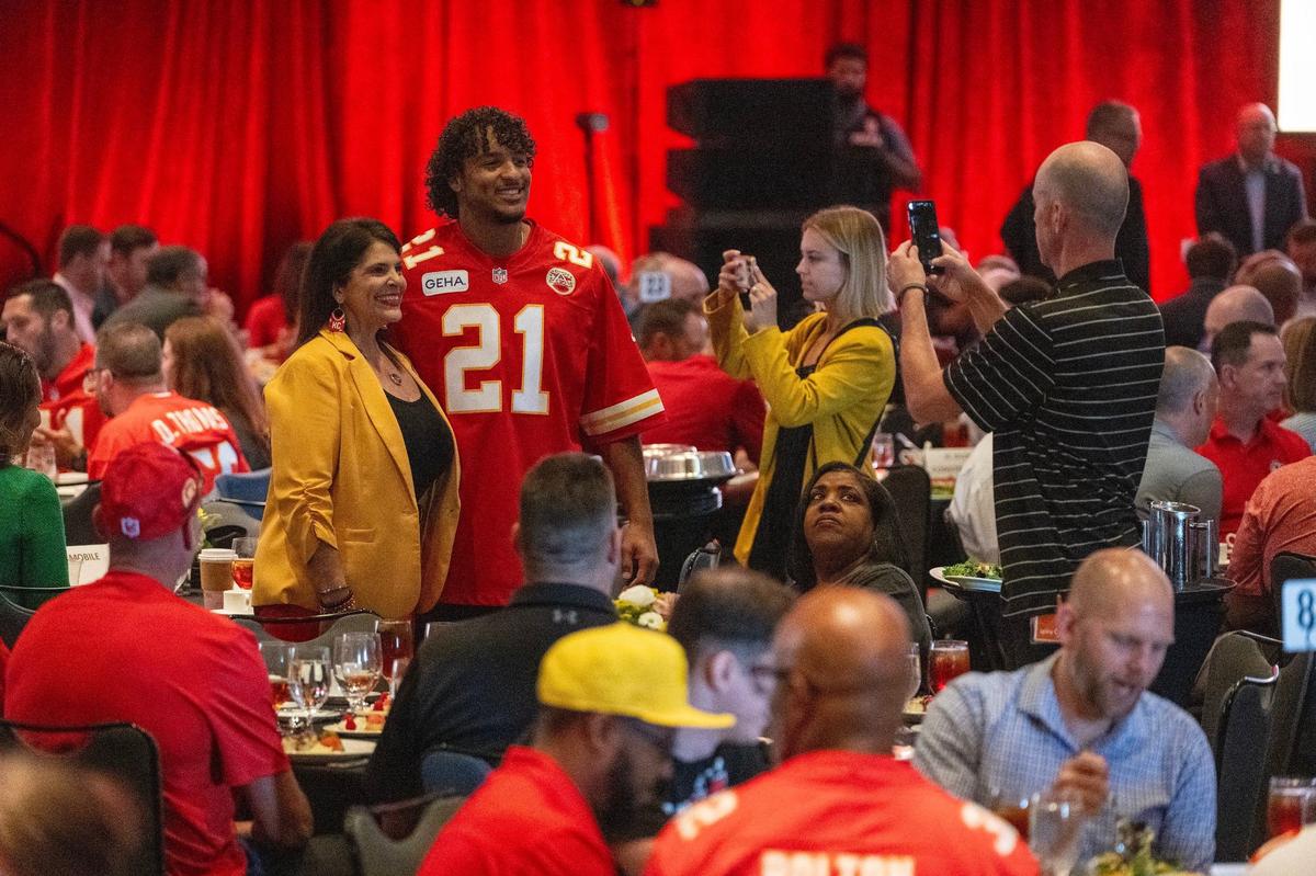 Kansas City Chiefs safety Jaden Hicks (21) has his photo take with Chiefs fans and members of the business community at the 2024 Chiefs Kickoff Luncheon.