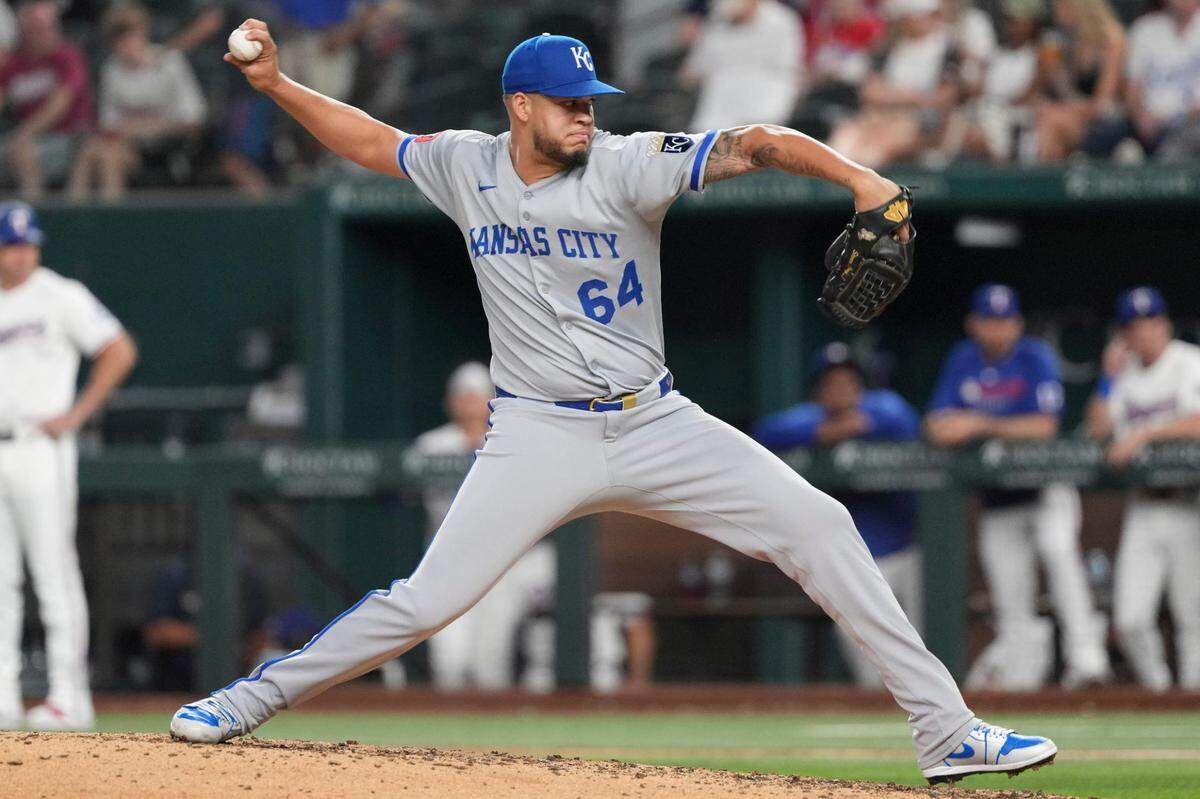 Kansas City Royals relief pitcher Steven Cruz (64) delivers a pitch to the Texas Rangers during the ninth inning at Globe Life Field. on Jun 17, 2025 in Arlington, Texas, USA.