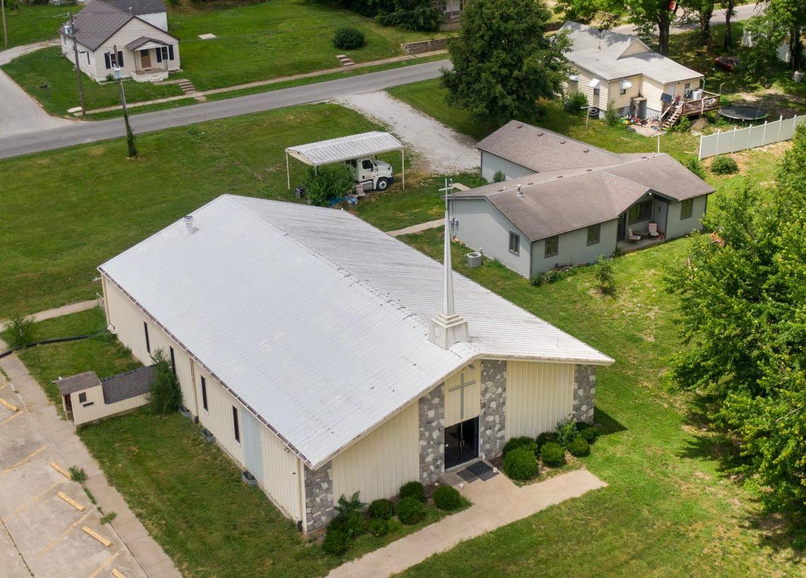 The former Grace Church, 606 S. Camden St., in Richmond, Missouri, where Justin Meier fraudulently claimed to be a Kansas State University graduate and a licensed therapist with a doctorate from Duke University.
