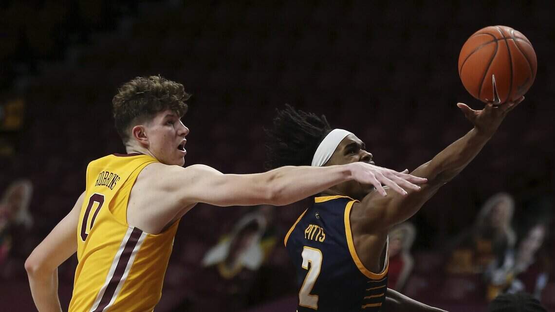 KC Roos basketball loses third straight game, this one at Minnesota