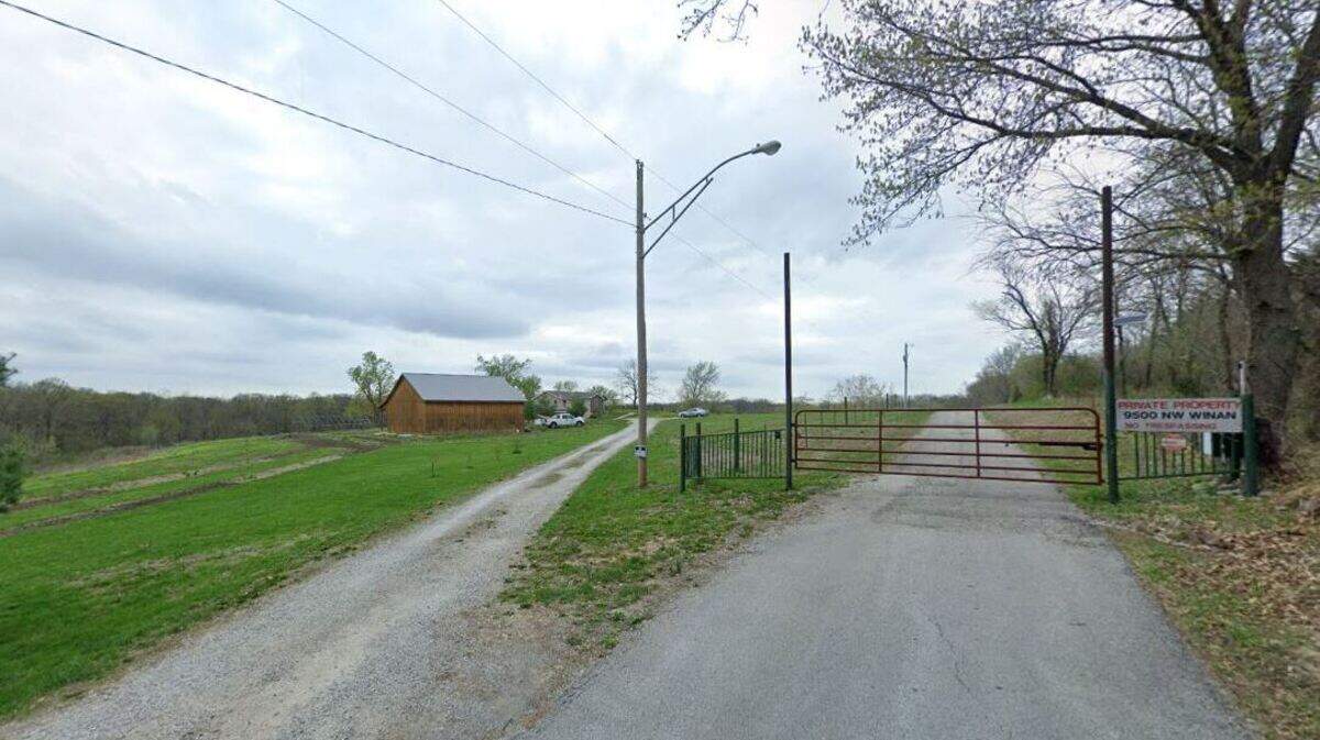 Kansas City police are investigating after a vehicle drove past the dead end of North Winan Avenue and crashed into a tree. A Google Maps street view image from April 2019 shows the general area.