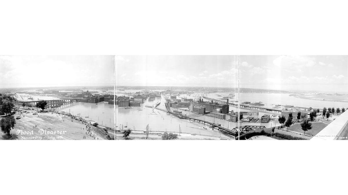 Panoramic view of the West Bottoms during the 1951 Flood. Spectators observe the damage from West Terrace Park, where Interstate 35 runs now.