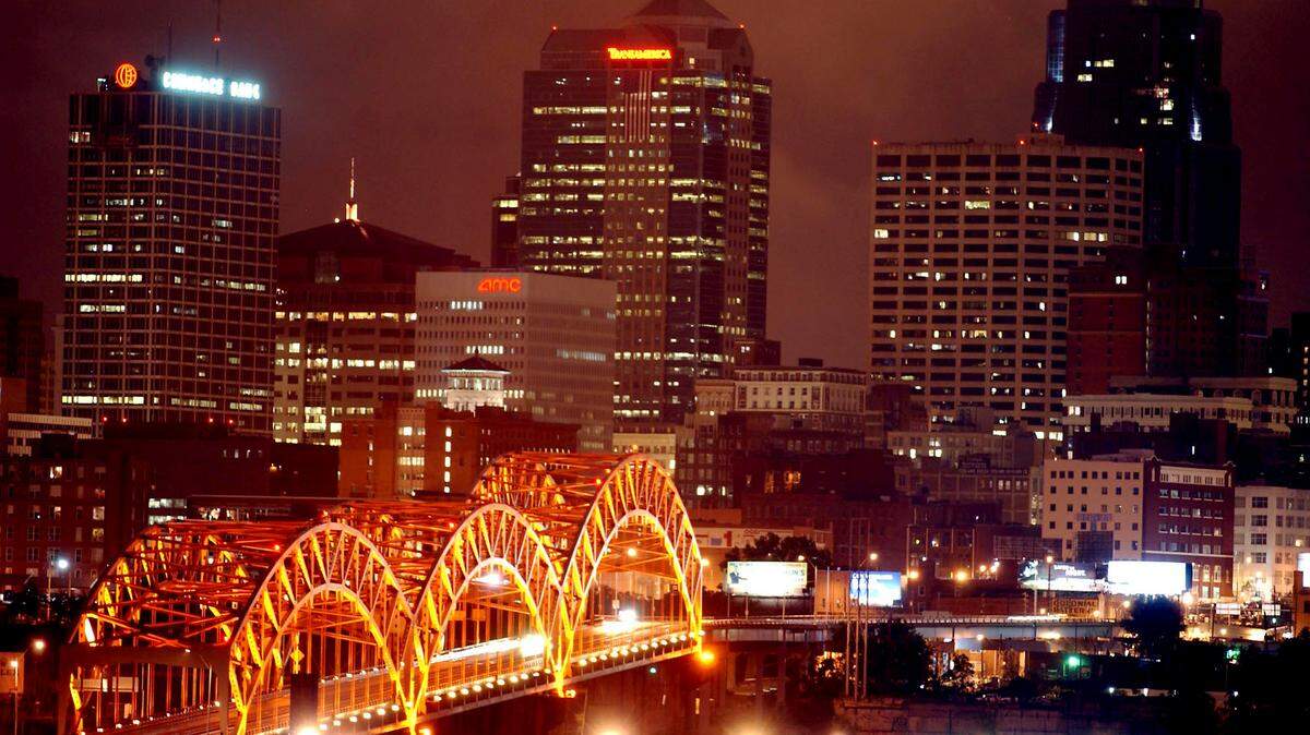 The Buck O’Neil Bridge was illuminated in conjunction with the Lewis and Clark celebrations in 2004.