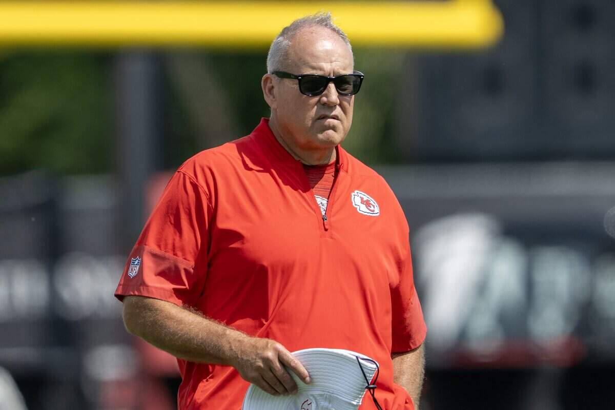 Chiefs special teams coordinator Dave Toub observes players as they run through drills during Day 2 of minicamp practice at the team’s facility in Kansas City on Wednesday, June 10, 2026.