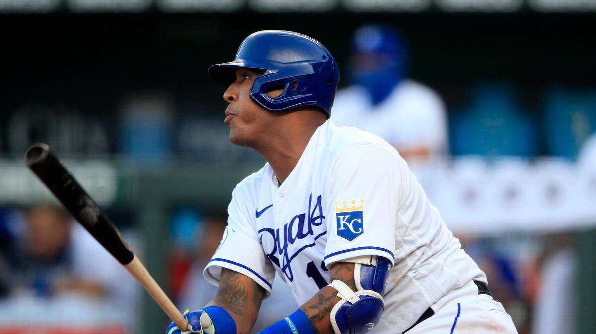 The Royals’ Salvador Perez hits an RBI double during the third inning of a baseball game against the Chicago Cubs at Kauffman Stadium in Kansas City, Mo., Thursday, Aug. 6, 2020.